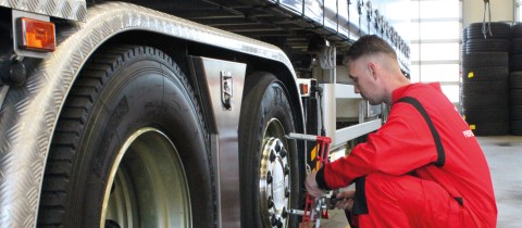 Truckband monteren